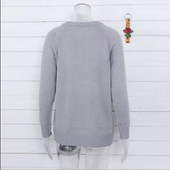 1 Left! Grey Sweater W/ White Cable Knit Heart - Picture 7 of 8